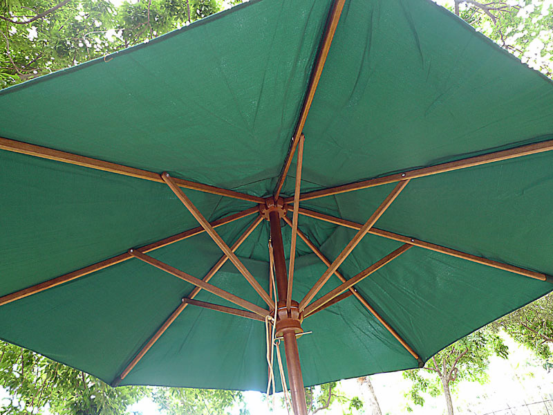 0007 sombrilla octogonal madera tela verde 250xo230 1u